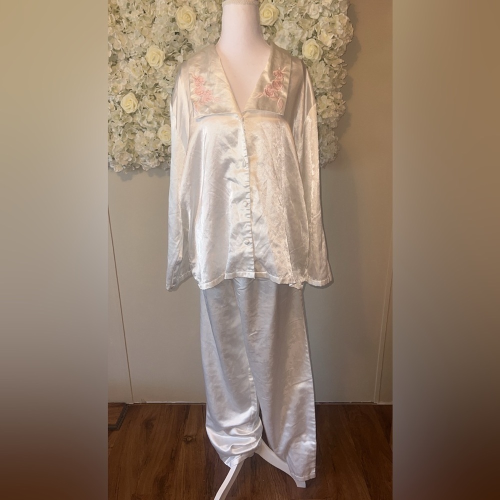 Victoria's Secret Gold Label Vintage White Satin Button-Front Pajama Pant Set
